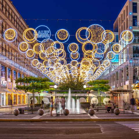 Large Circle Decoration 4, LED Lit (White/Warm White), 138"