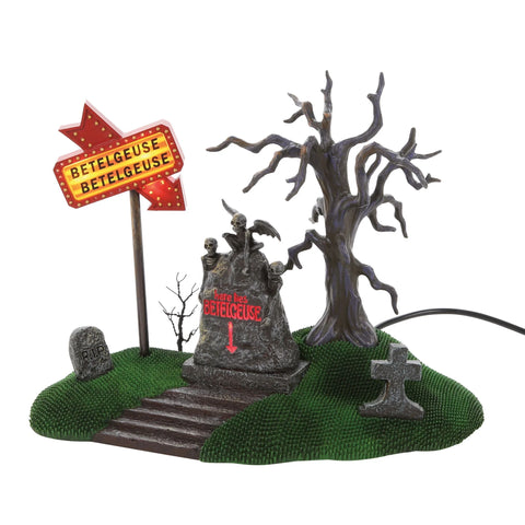 Hot Properties Village - Beetlejuice Cemetery Plot Figurine, 6.77"