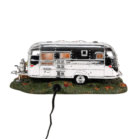 Snow Village Harvest - The Perfect Getaway Figurine, 3.74"