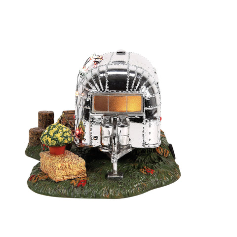 Snow Village Harvest - The Perfect Getaway Figurine, 3.74"
