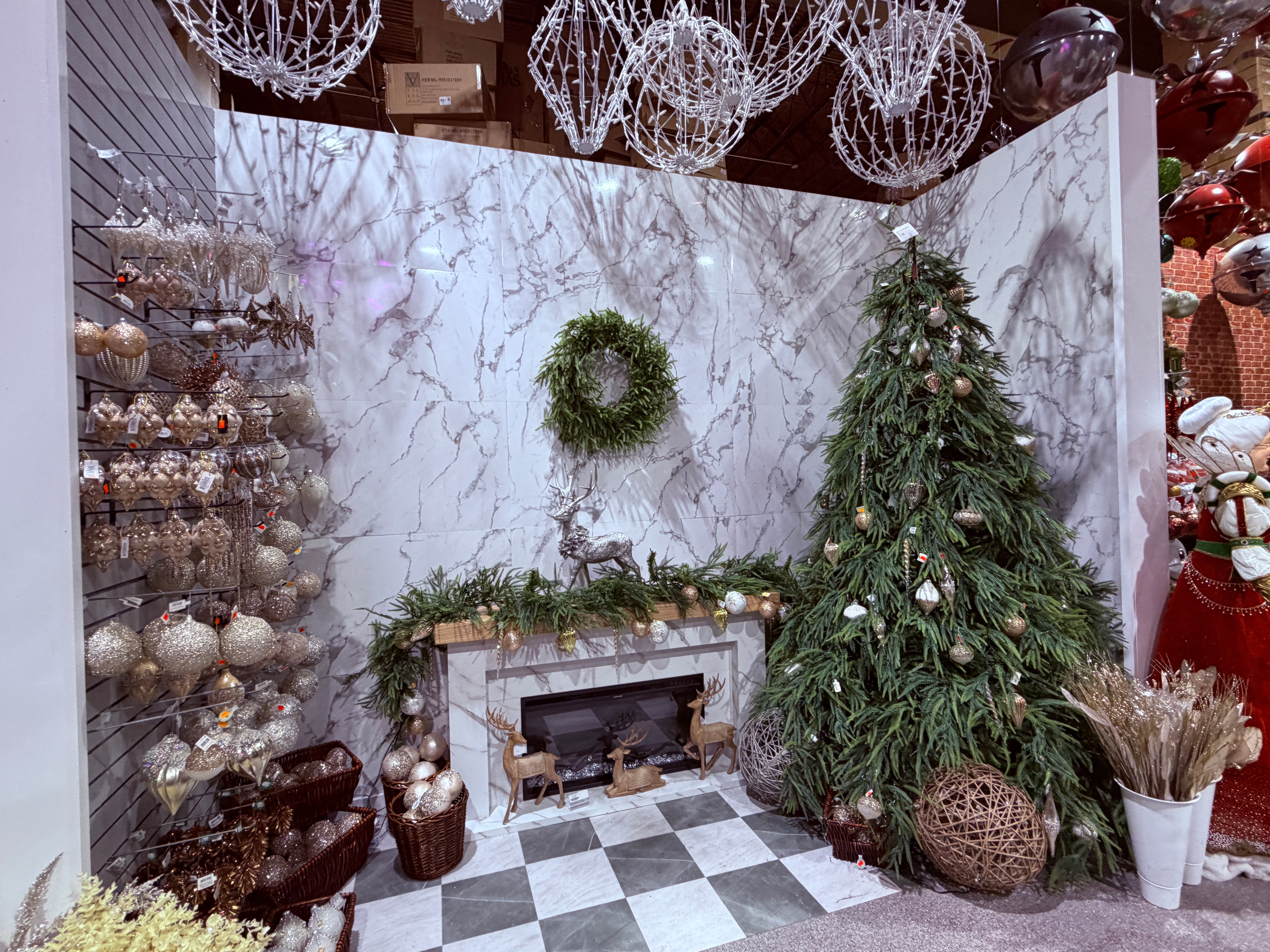 Christmas in America ┃ Celebrate Every Season with Holiday Décor