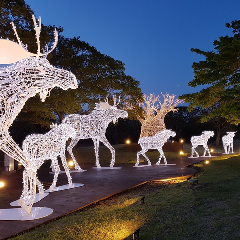 Giant Henry the Moose Figure, LED Lit w/Fiberglass (White / Warm White), 205"