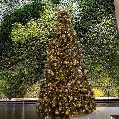 Pre-Owned Gold & Silver Decorated Greenery Package