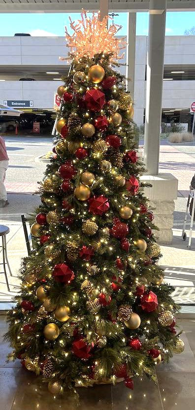 Pre-Owned Red & Gold Decorated Tree and Wreath Package
