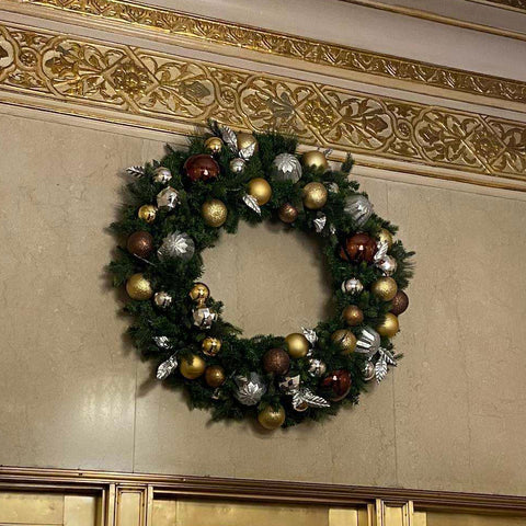 Pre-Owned Metallic Trio Decorated Greenery Package